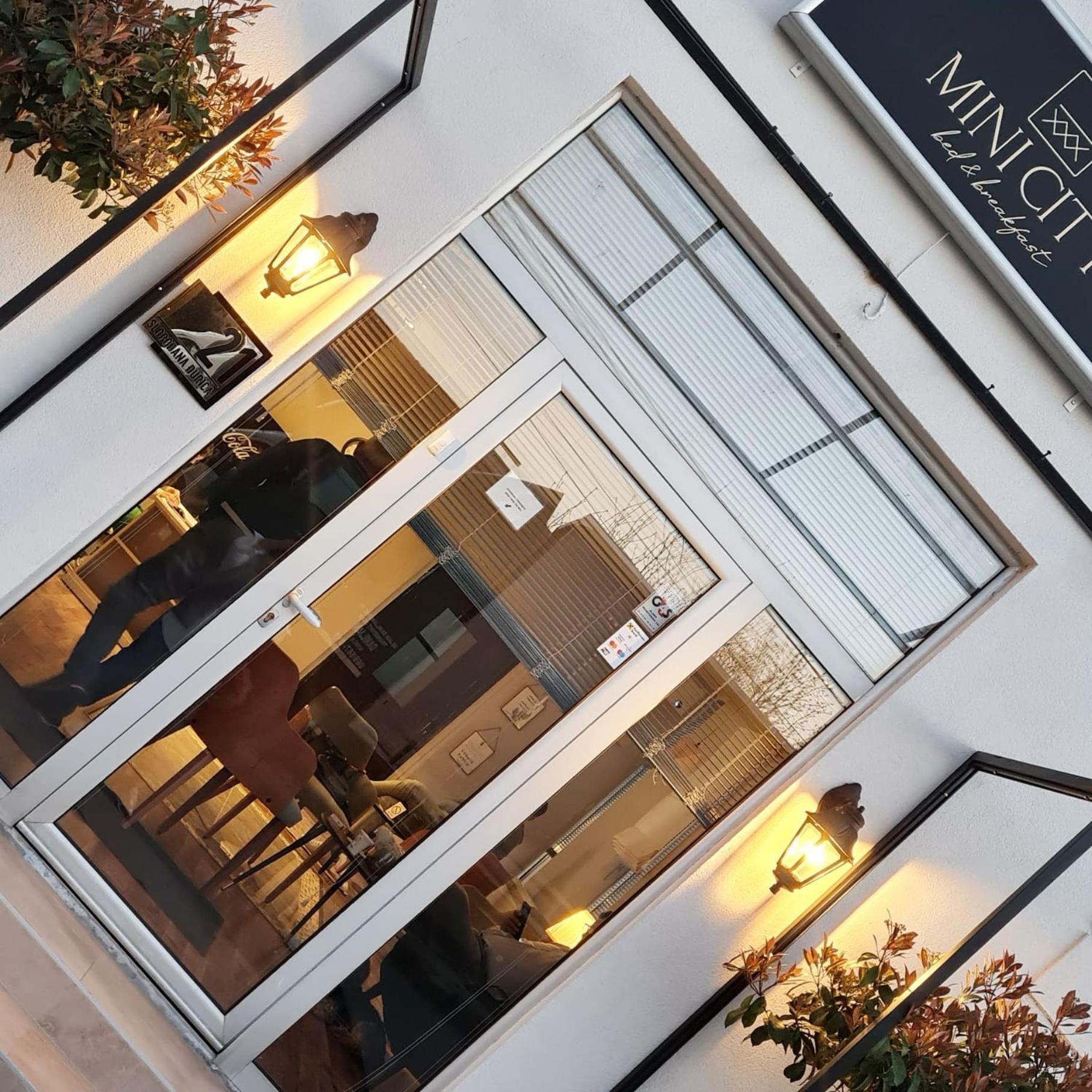 Minicity Inn Belgrado Exterior foto